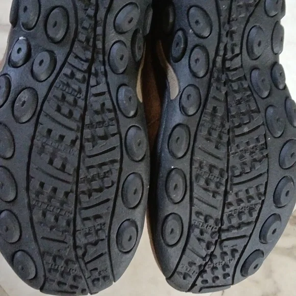 Merrell Women's Tan Suede Slip-On Loafers - Picture 7 of 8